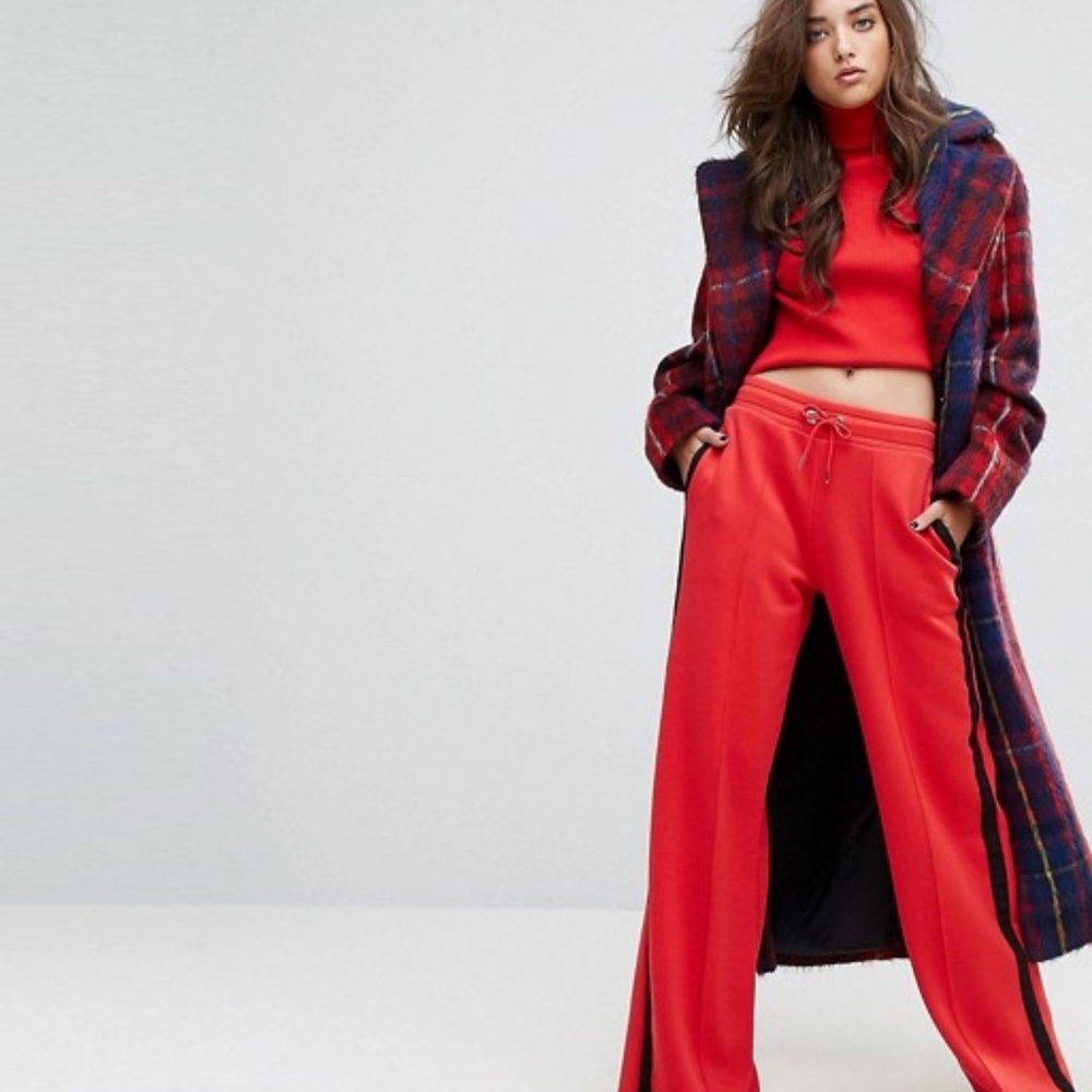Gigi Hadid Tommy Hilfiger Oversized Plaid Coat